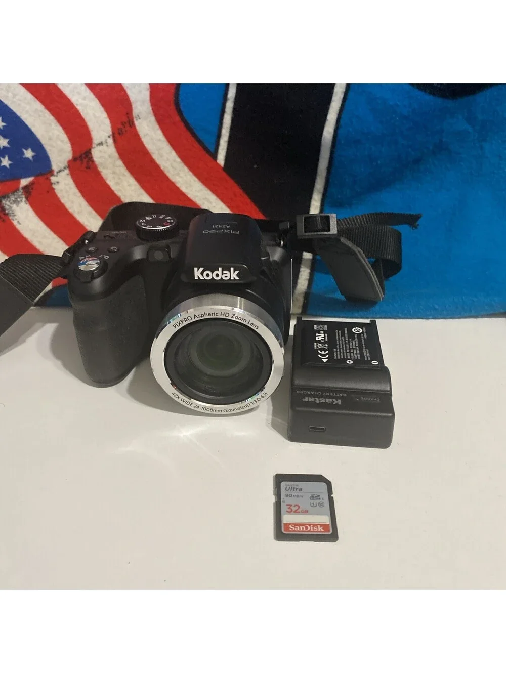 Kodak PIXPRO AZ421 Digital Camera  6MP Digital 2 Batteries Card Charger Tested